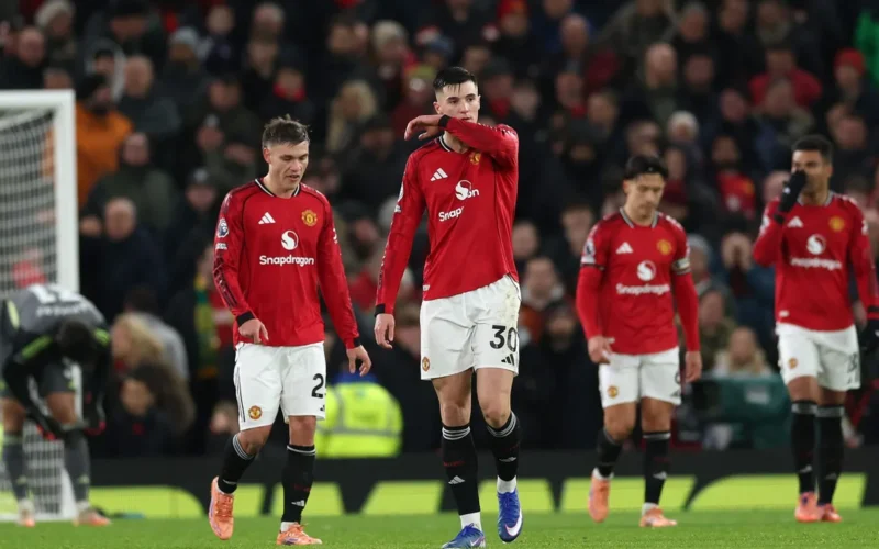 فليتشر يحدد التشكيلة النهائية لمان يونايتد أمام بيرنلي بالمجبري أساسيًا